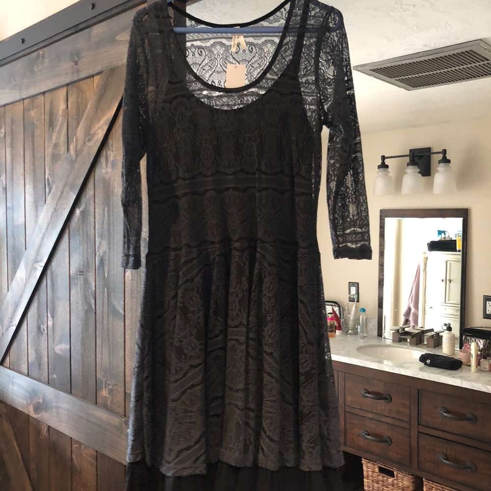 Dress - Picture 2 of 6